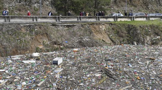 Na priehrade Ružín odštartoval najväčší environmentálny projekt zberu a recyklácie odpadov