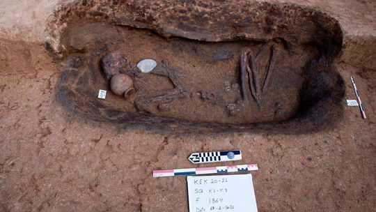 Fotografia zobrazuje starodávny hrob, ktorý bol...