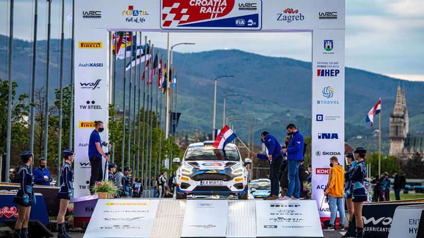 Martin Koči s navigátorom Petrom Těšínským na...