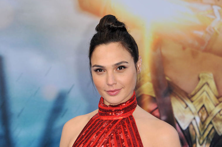 Herečka Gal Gadot a jej čarovanie s vlasmi na...