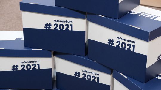 Petičný výbor odovzdá v pondelok prezidentke vyše 600-tisíc podpisov za referendum
