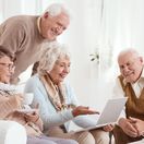 penzisti, dôchodcovia, seniori, smiech