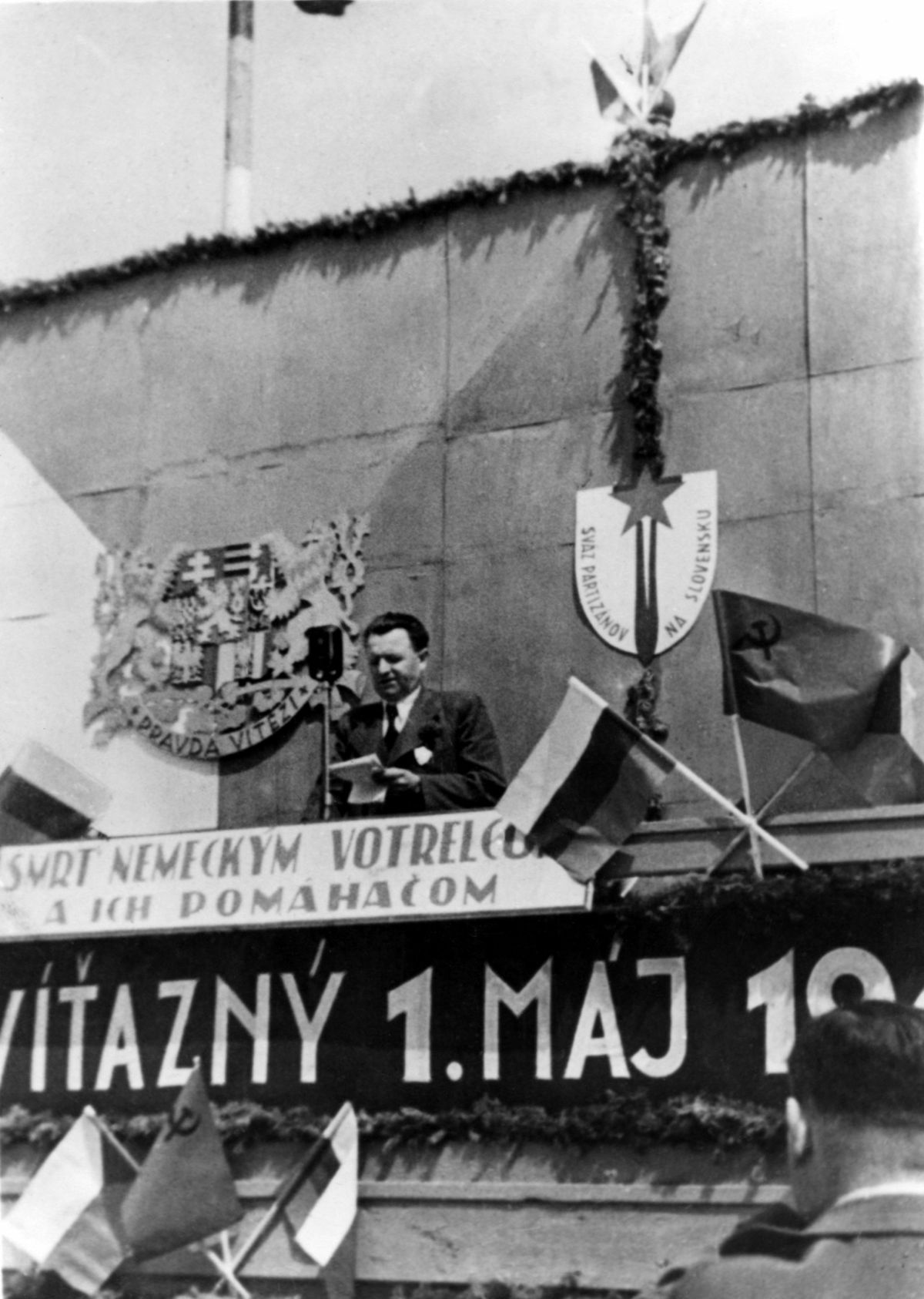 Námestník predsedu vlády Klement Gottwald pri...