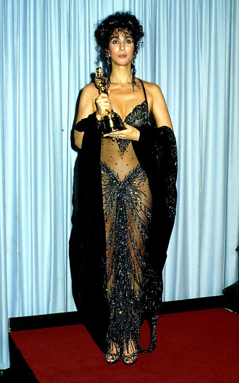 Cher so soškou Oscara v roku 1988.