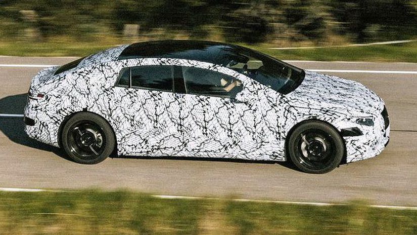 Nový aerodynamický sedan EQE je postavený na...