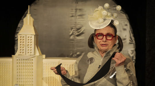 Zuzana Kronerová ako kozmonautka. 