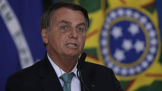 Bolsonaro rečnil, ľudia búchali do hrncov