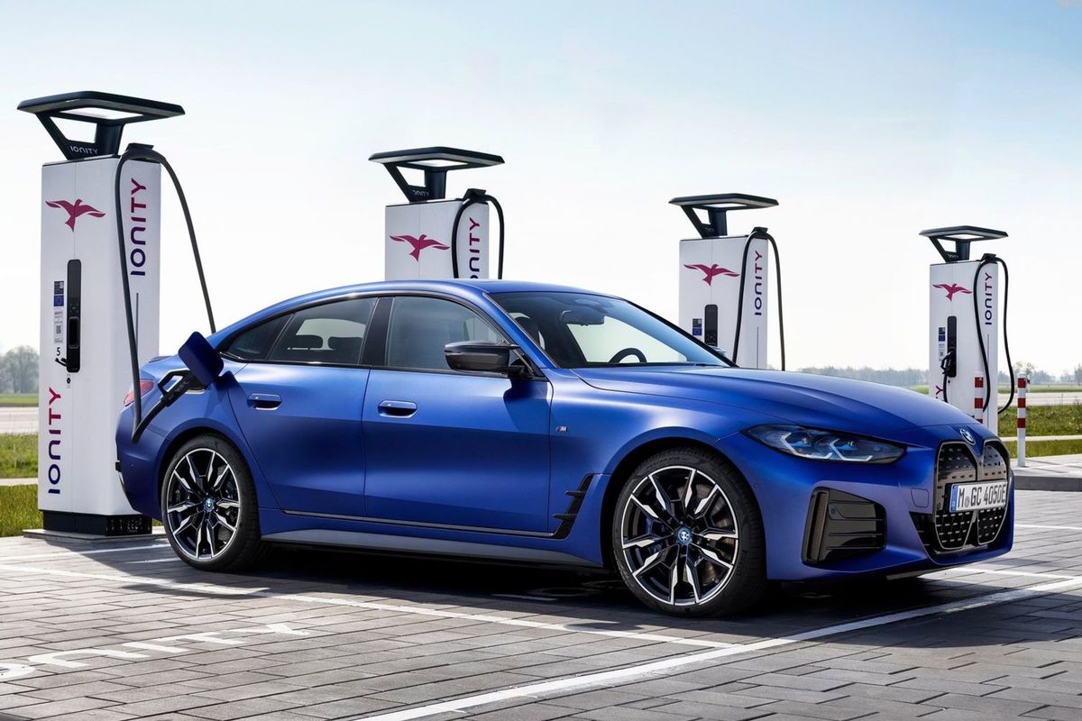 Zopár desiatok kusov nových elektrických BMW sa...