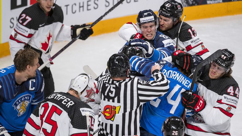 Roztržka vo finálovom zápase Fínsko - Kanada.