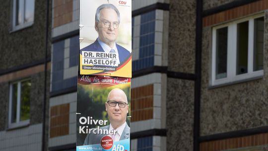 Súboj AfD s CDU o víťazstvo v regionálnych parlamentných voľbách sa nekonal, vyhrala jasne CDU 