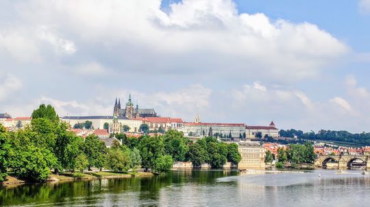 Mortgages and loans in the Czech Republic will become more expensive.  The CNB has taken a strong step against rising inflation thumbnail