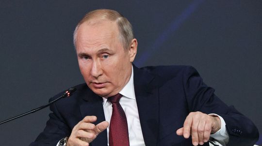 Putin: Aj keby sme potopili britský torpédoborec, svetová vojna by sa nezačala