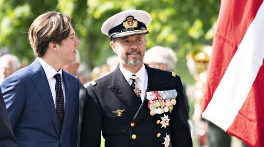 Pätnásťročný dánsky princ Christian (vľavo) sa...