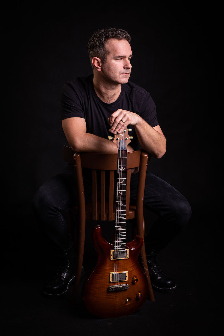 Spevák a hudobník Peter Uher.