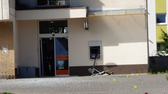 Polícia vyšetruje útok na bankomat v obci Šoporňa