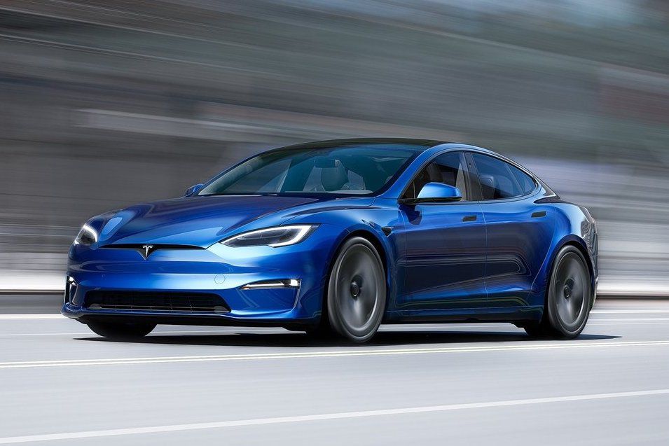 Tesla S Plaid je vskutku fascinujúci produkt. V...