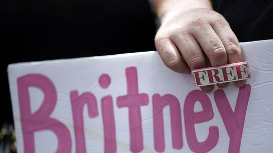 Fanúšikovia Britney Spearsovej pred súdom v...