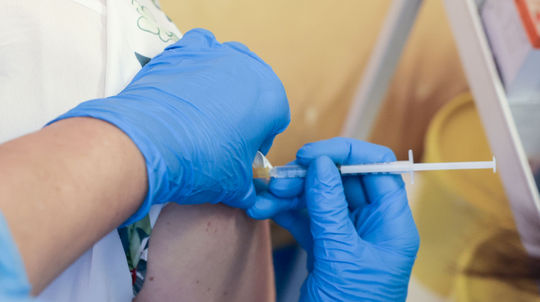 Nezaočkovaných pendlerov Mikas nepotešil, vyhláška ich tlačí do vakcíny 