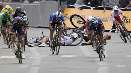 Pád Petra Sagana v tretej etape Tour de France,...