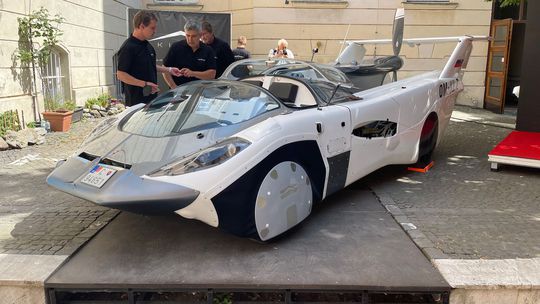 Slovenské lietajúce auto AirCar sa predviedlo v...