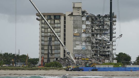 Počet obetí zrútenia obytnej budovy na Floride sa zvýšil na 78