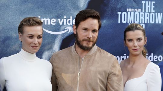 Herečka Yvonne Strahovski (vľavo) a jej...