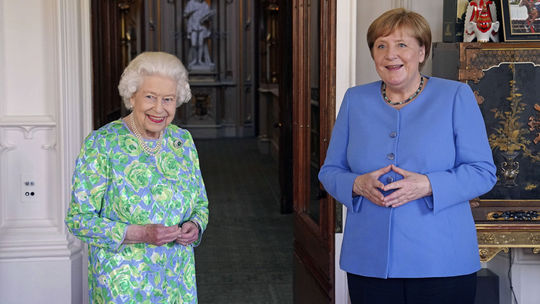 Britská kráľovná po tretí a posledný raz prijala Merkelovú ako kancelárku