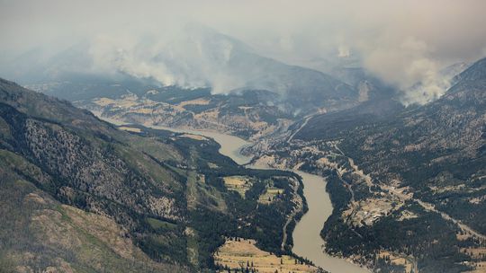 Západ Kanady po rekordných horúčavách sužujú stovky lesných požiarov