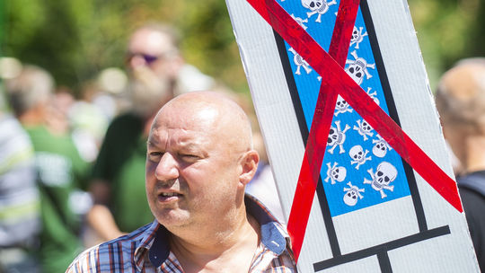 Účastníci protestného zhromaždenia proti...