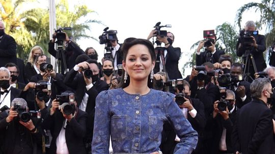 Francúzska herečka Marion Cotillard v kreácii...