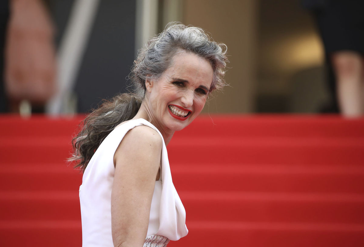 Herečka Andie MacDowell a jej šediny na...