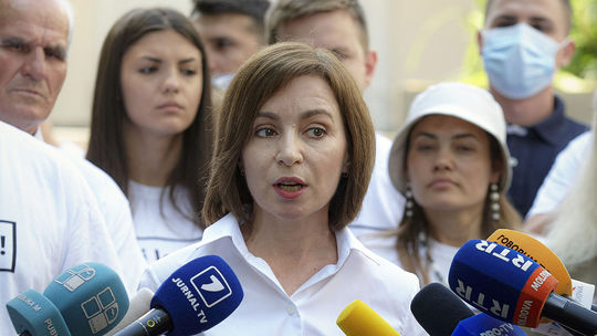 Vo voľbách v Moldavsku zvíťazila proeurópska strana prezidentky Sanduovej