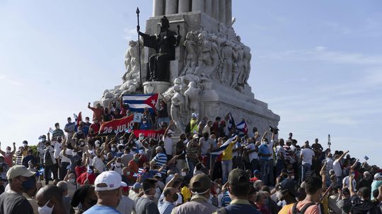 Protivládne protesty na Kube si vyžiadali jednu obeť