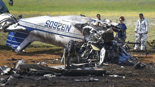 Tri osoby prišli o život pri páde malého lietadla v Nemecku