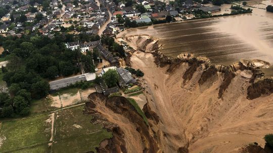 Záplavy na západe Európy si vyžiadali 160 obetí, ďalší sú nezvestní