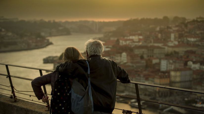 Portugalsko, výhľad, most, rieka Douro, turisti,
