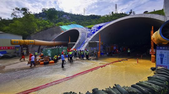 Pri zaplavení tunela v Číne zomrelo všetkých 14 nezvestných robotníkov