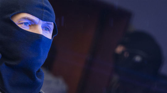 Policajta, ešte vlani zadržaného pre úplatok, obvinila inšpekcia rezortu vnútra z ďalších skutkov