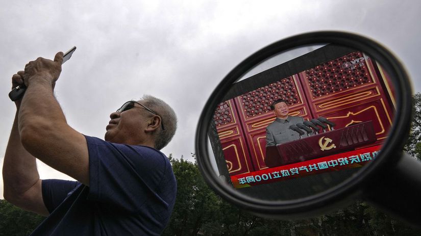 Čína strana vládnuca storočnica oslavy Si...
