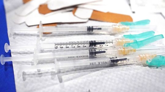 Šéf BioNTech: Terajšia vakcína zaberá aj proti variantom koronavírusu