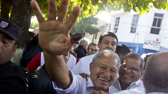 Nikaragua udelila občianstvo trestne stíhanému exprezidentovi Salvádora
