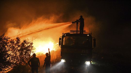 Oddych v Turecku ničia plamene. Útočí aj vírus