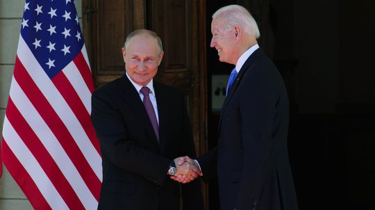 Biden s Putinom: Čo s červenými líniami?