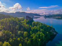 hrad Čorštýn, Čorštýnske jazero