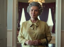 imelda staunton, the crown, koruna,