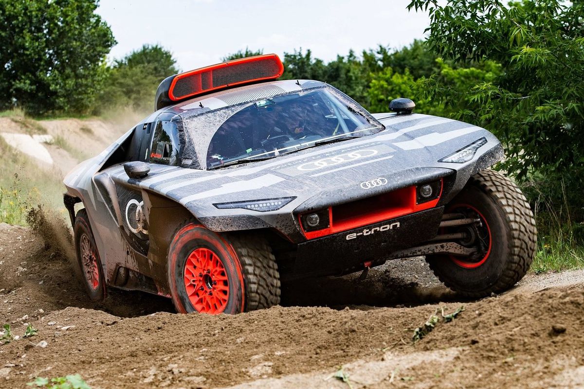 Audi RS Q e-tron nie je čistý elektromobil, i...