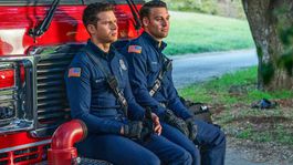 911, seriál 911, oliver stark, ryan guzman,