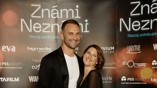 Herec Tomáš Maštalír prišiel na premiéru so...