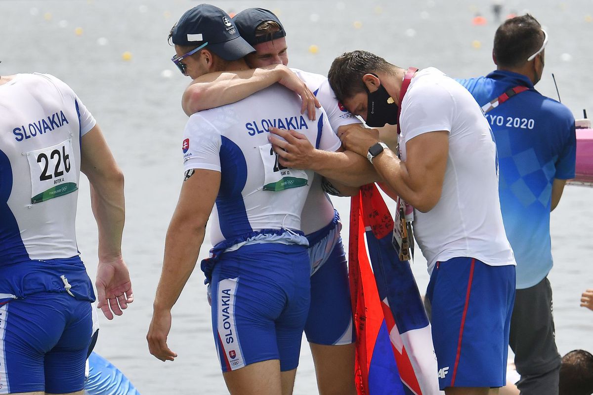 Slovenská posádka rýchlostných kanoistov K4 v...