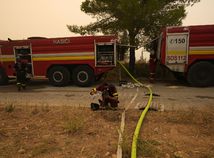 Greece fires firefighter